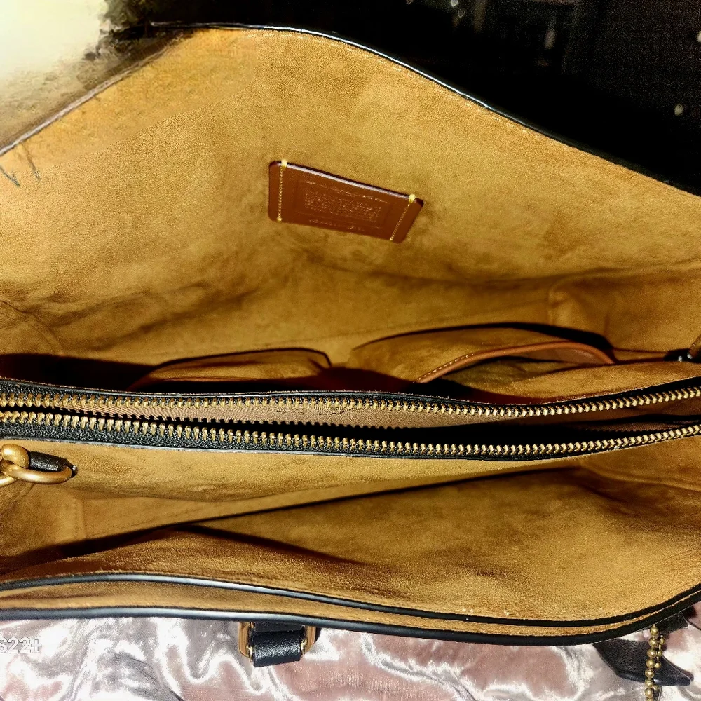 Coach Brooke Carryall - Picture 2 of 6